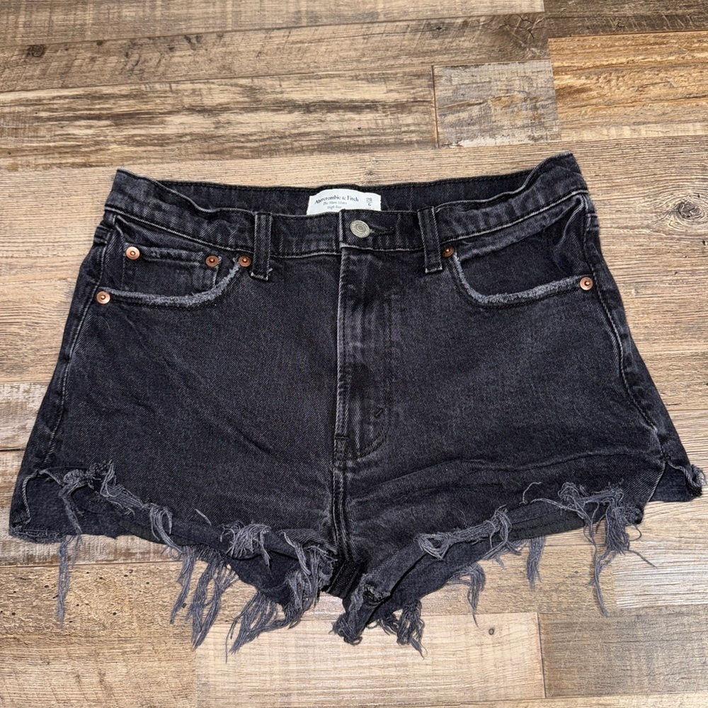 Abercrombie & Fitch High Rise Mom Shorts Black Distressed Frayed Hem size 6